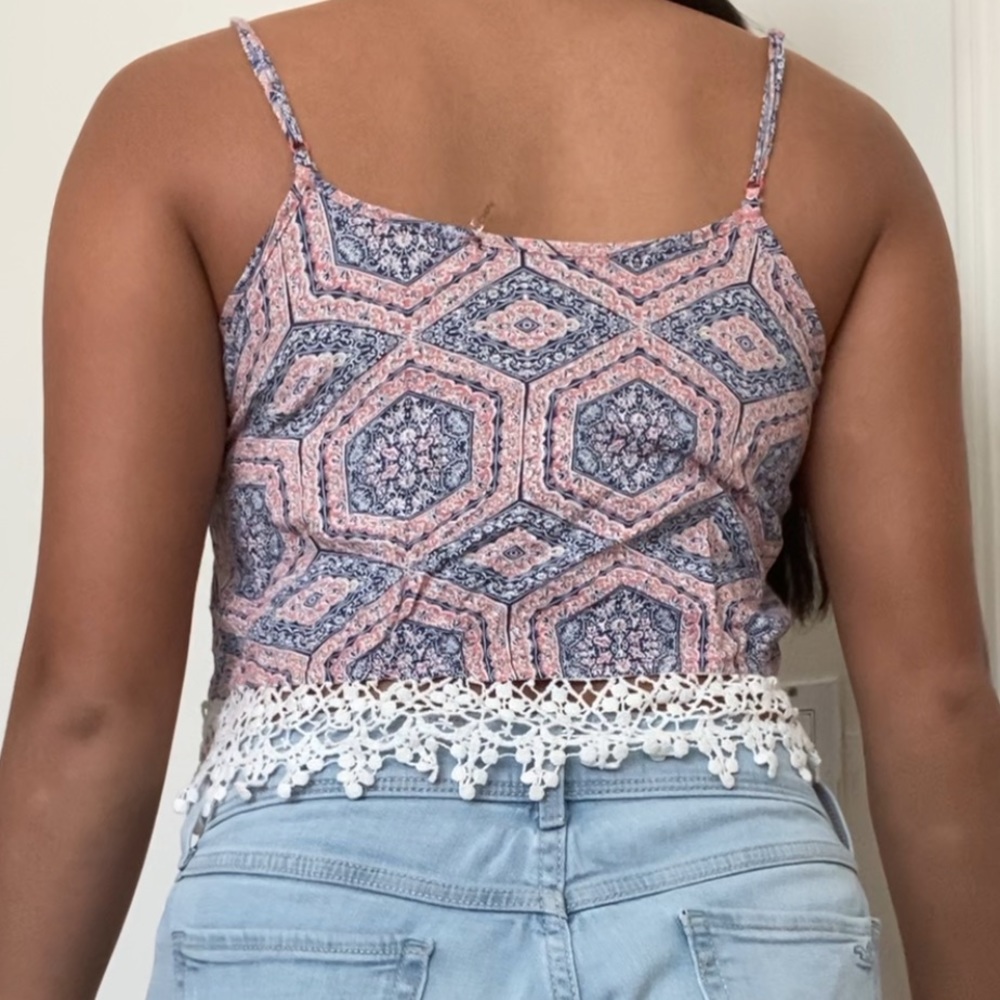 Pattern Crop Top - Picture 3 of 3